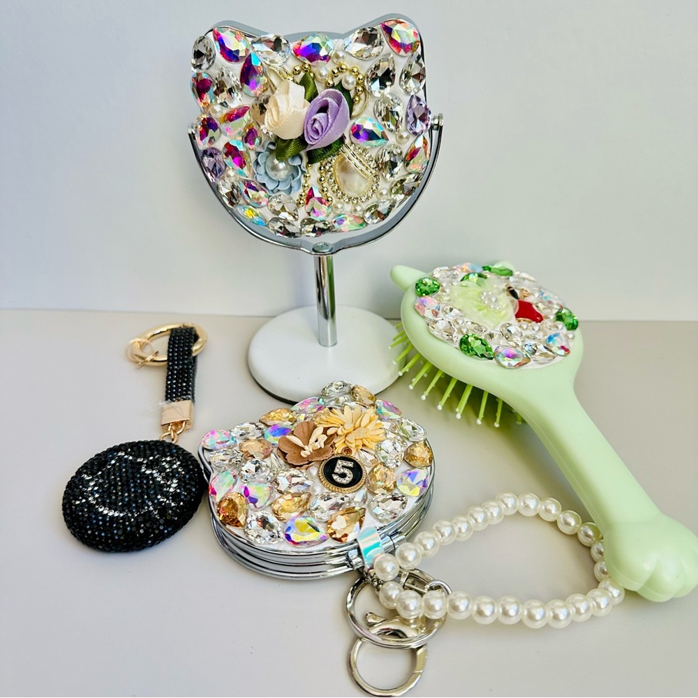 Hello Kitty Rhinestone Accessories Set